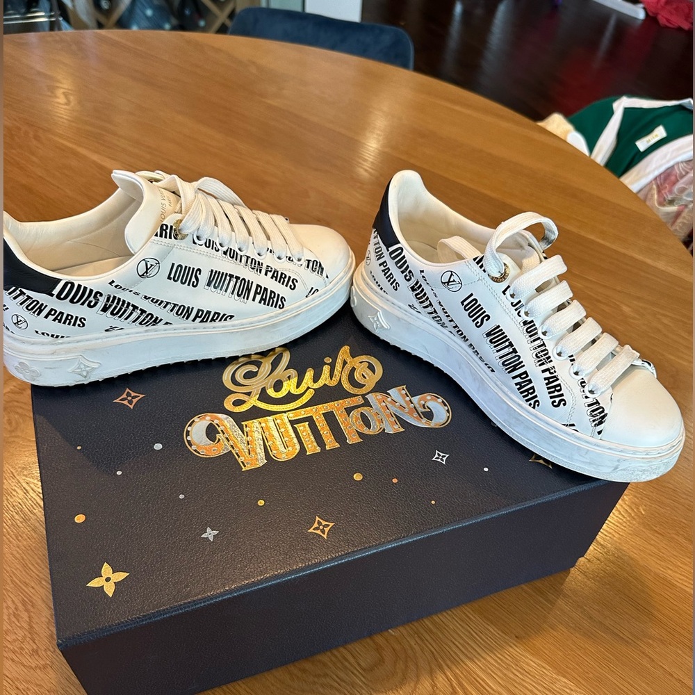 Louis Vuitton 100% Authentic Time Out White and Black Logo Sneakers Size 37